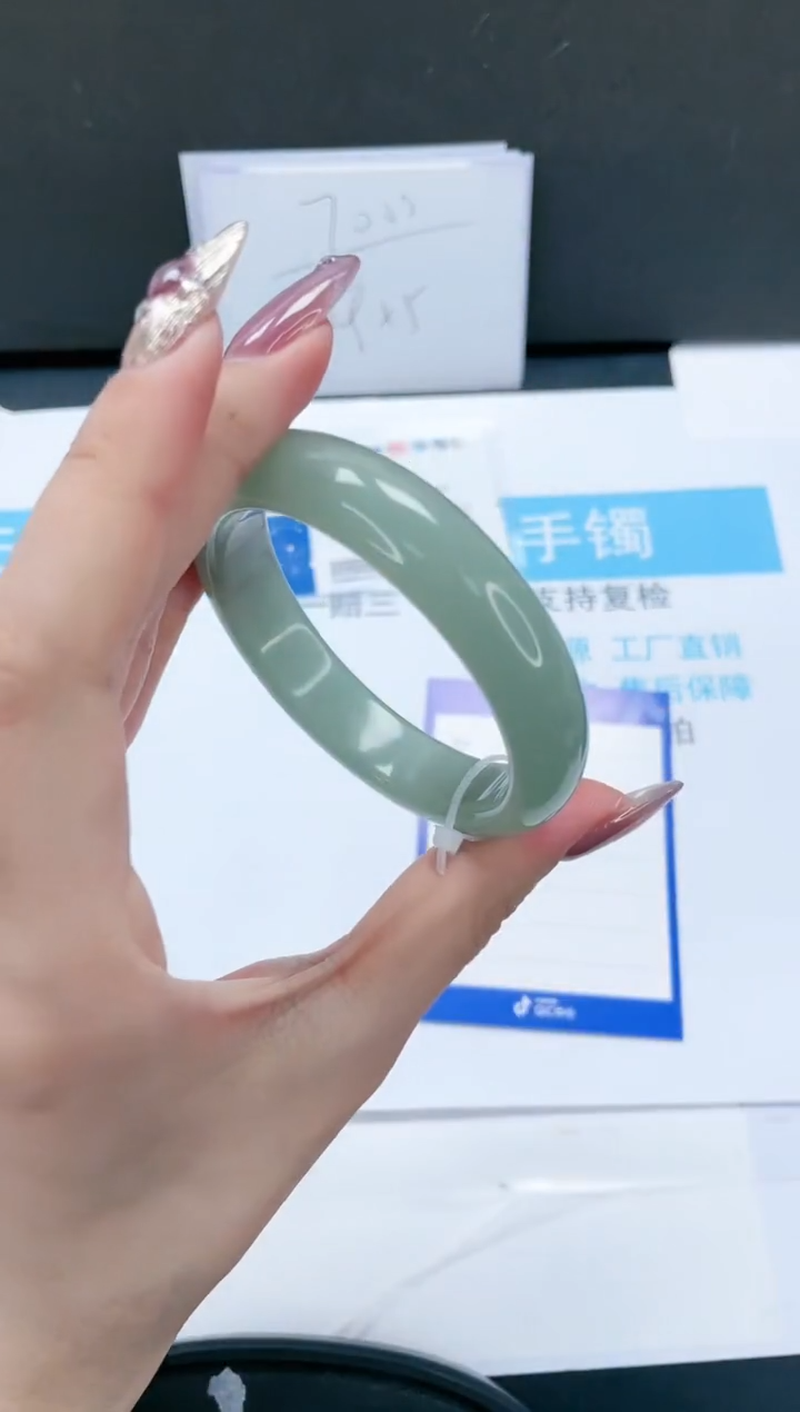 【闪购商品】石英质玉手镯未镶嵌144-55.1