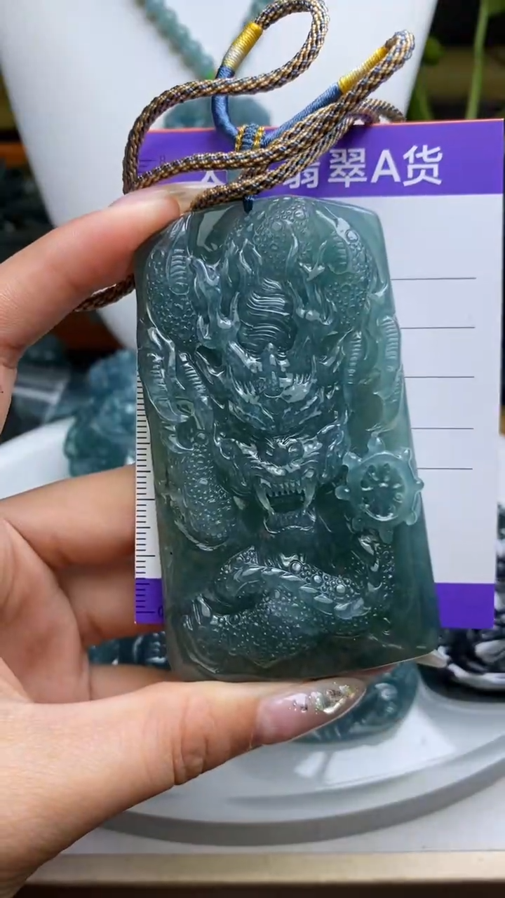 【闪购商品】翡翠颈饰未镶嵌          