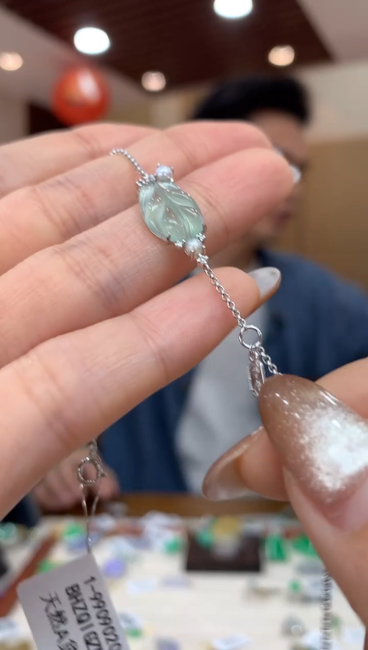 18K金镶嵌手链翡翠手链