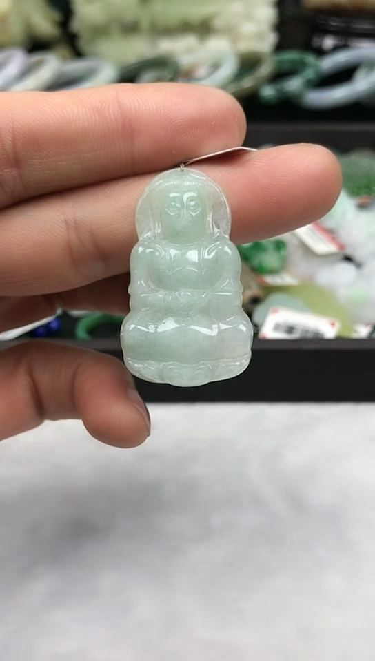 【闪购商品】翡翠吊坠(赠链)未镶嵌观音