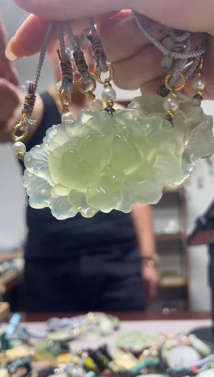 未镶嵌岫玉吊坠·