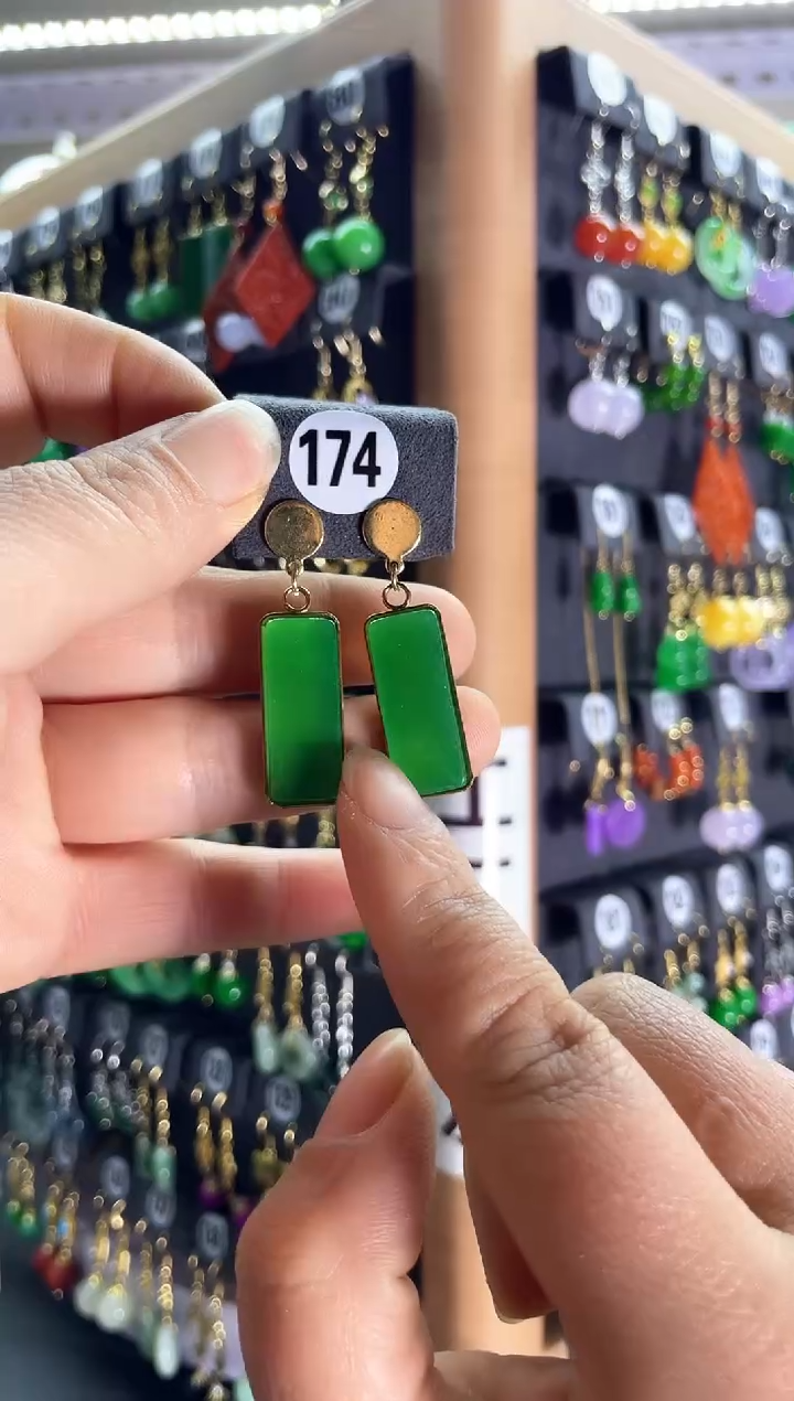 【闪购商品】翡翠耳饰银S925镶嵌174...