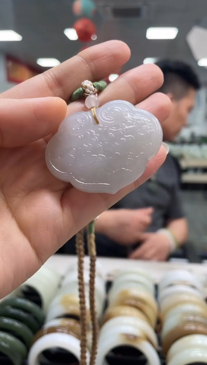 颈饰未镶嵌和田玉和田玉烟紫如意锁吊坠多样性发一