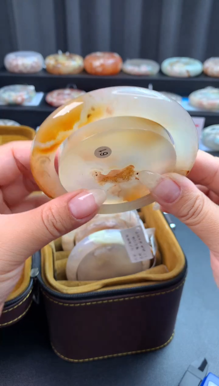 未镶嵌手镯石英质玉（62圈口）赠送镯心