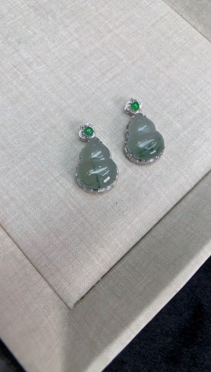 【闪购商品】翡翠颈饰18K金镶嵌葫芦 多样性发（1件）