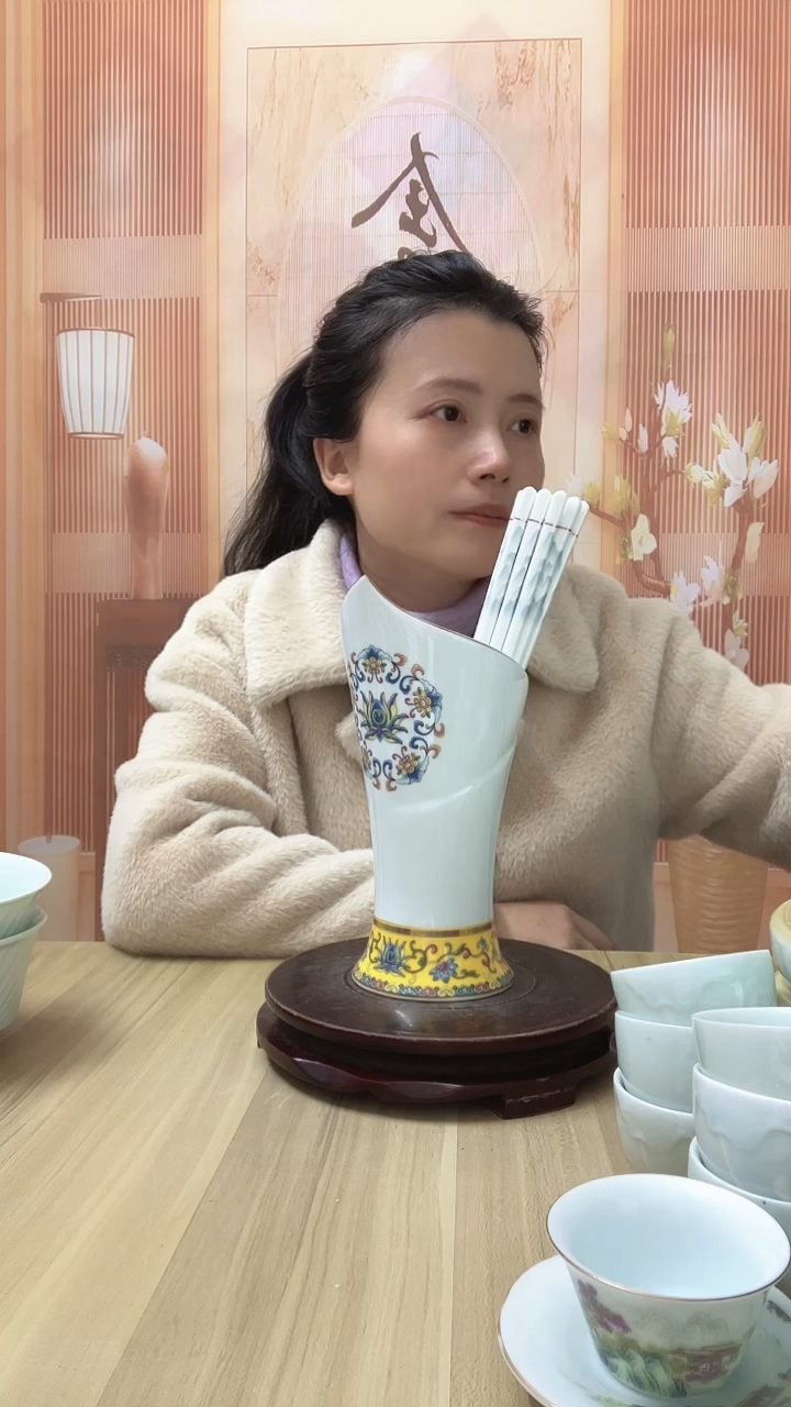 z*火炬筷子筒1个，水墨画筷子10双