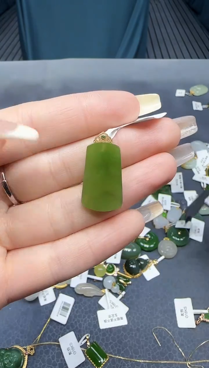 【闪购商品】和田玉挂件18K金镶嵌1