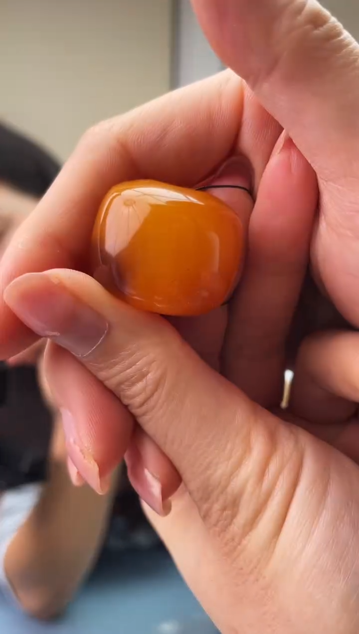 琥珀未镶嵌珠宝奇石T026假一罚十，多样性发一件