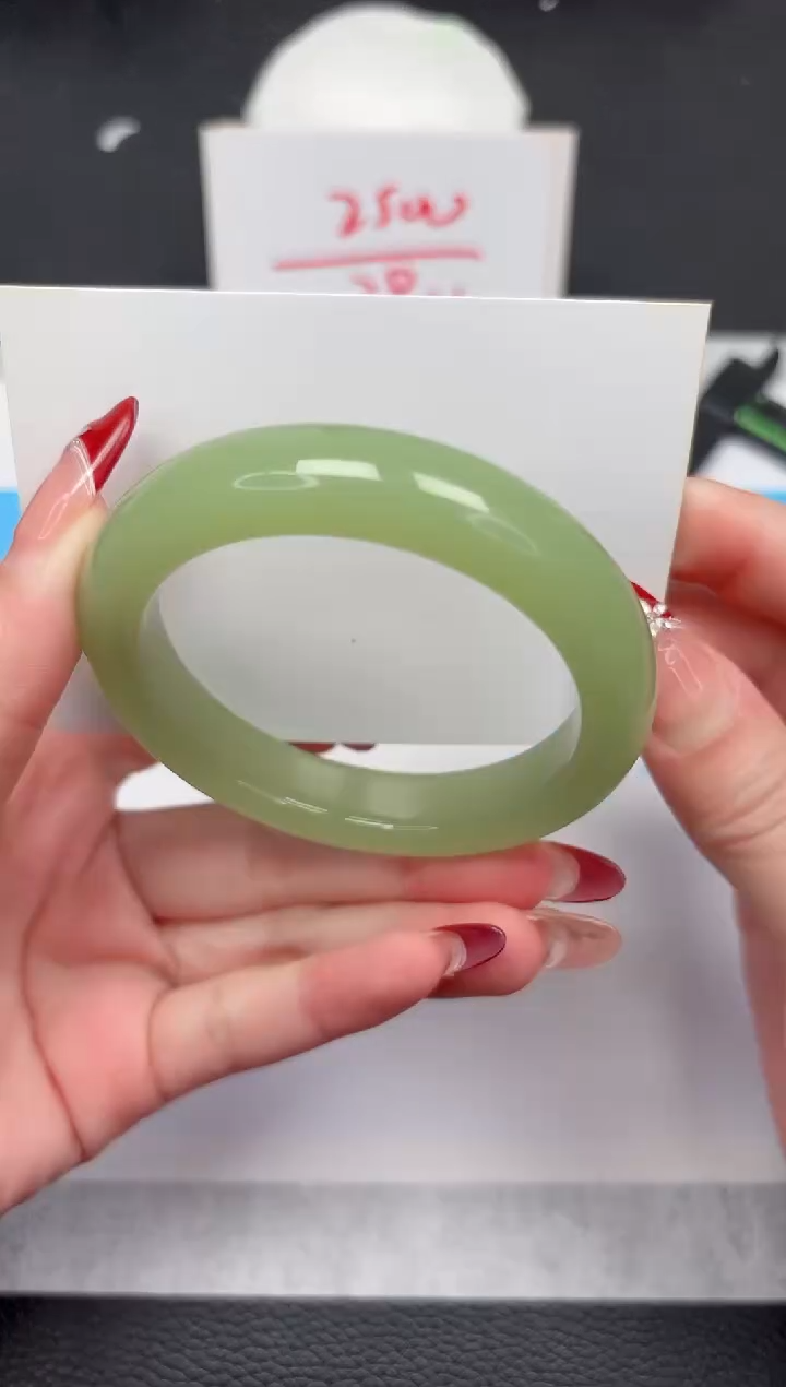 【闪购商品】石英质玉手镯未镶嵌25-55.4