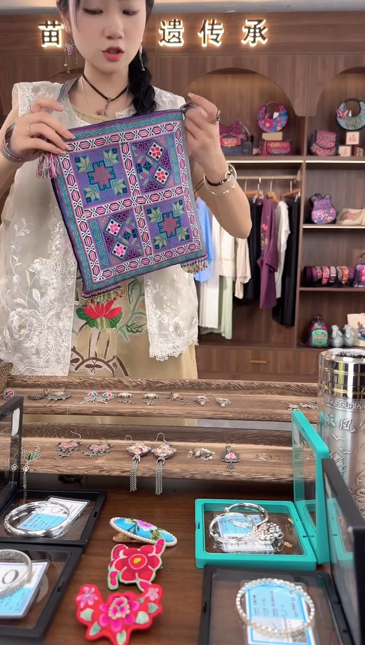 织绣扶光苗绣传承L69