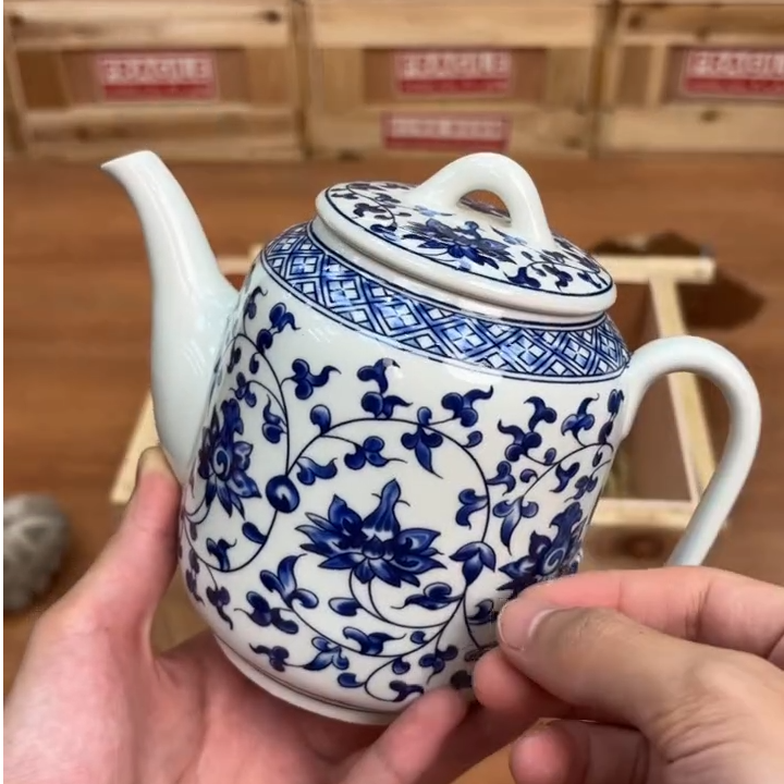 【闪购商品】缠枝莲美人壶