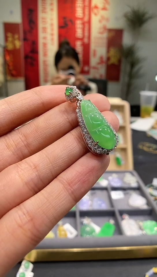 【闪购商品】翡翠吊坠(不含链)银S925镶嵌豆子