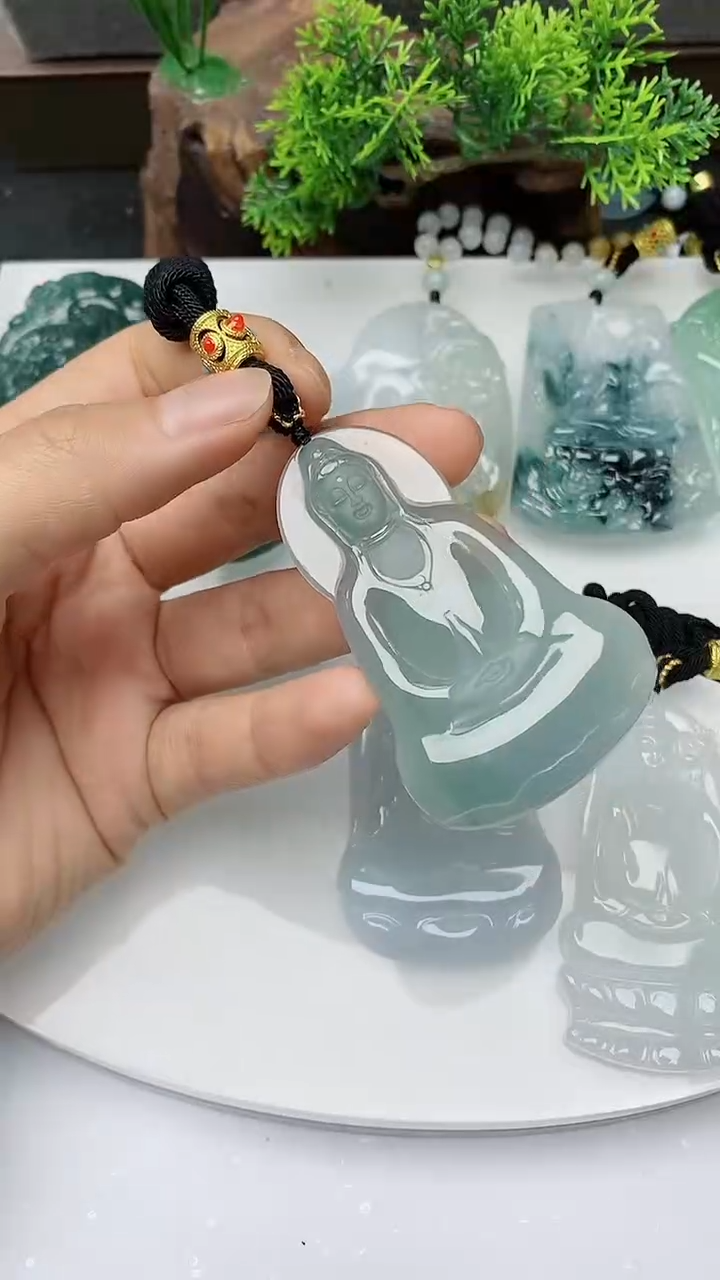 【闪购商品】翡翠颈饰未镶嵌        