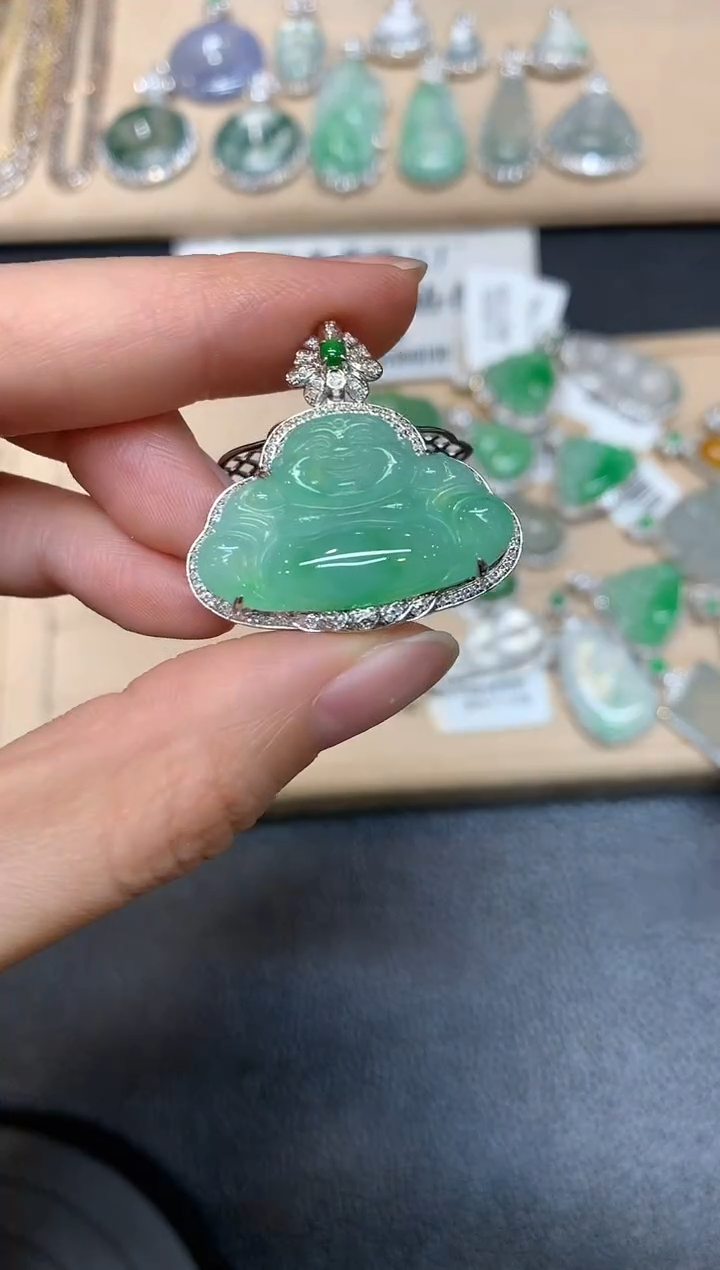 【闪购商品】翡翠颈饰18K金镶嵌佛公【无服务费】