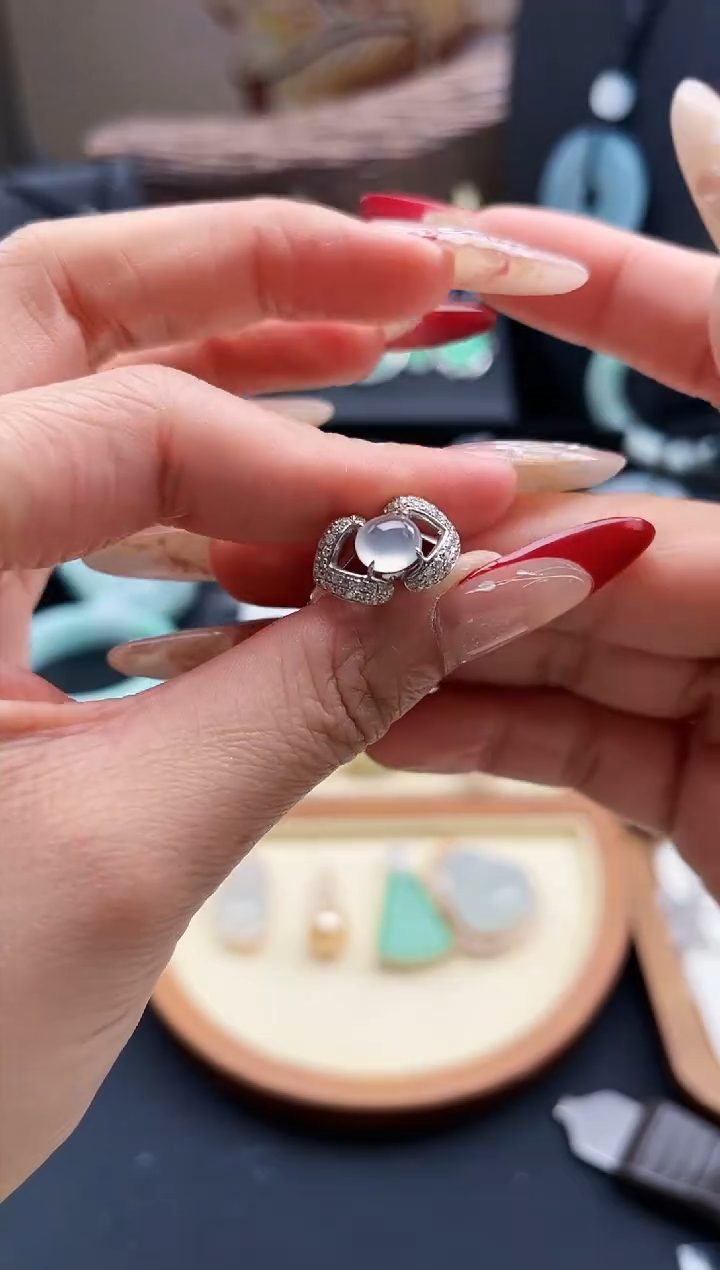 【闪购商品】翡翠戒指18K金镶嵌翡翠戒指