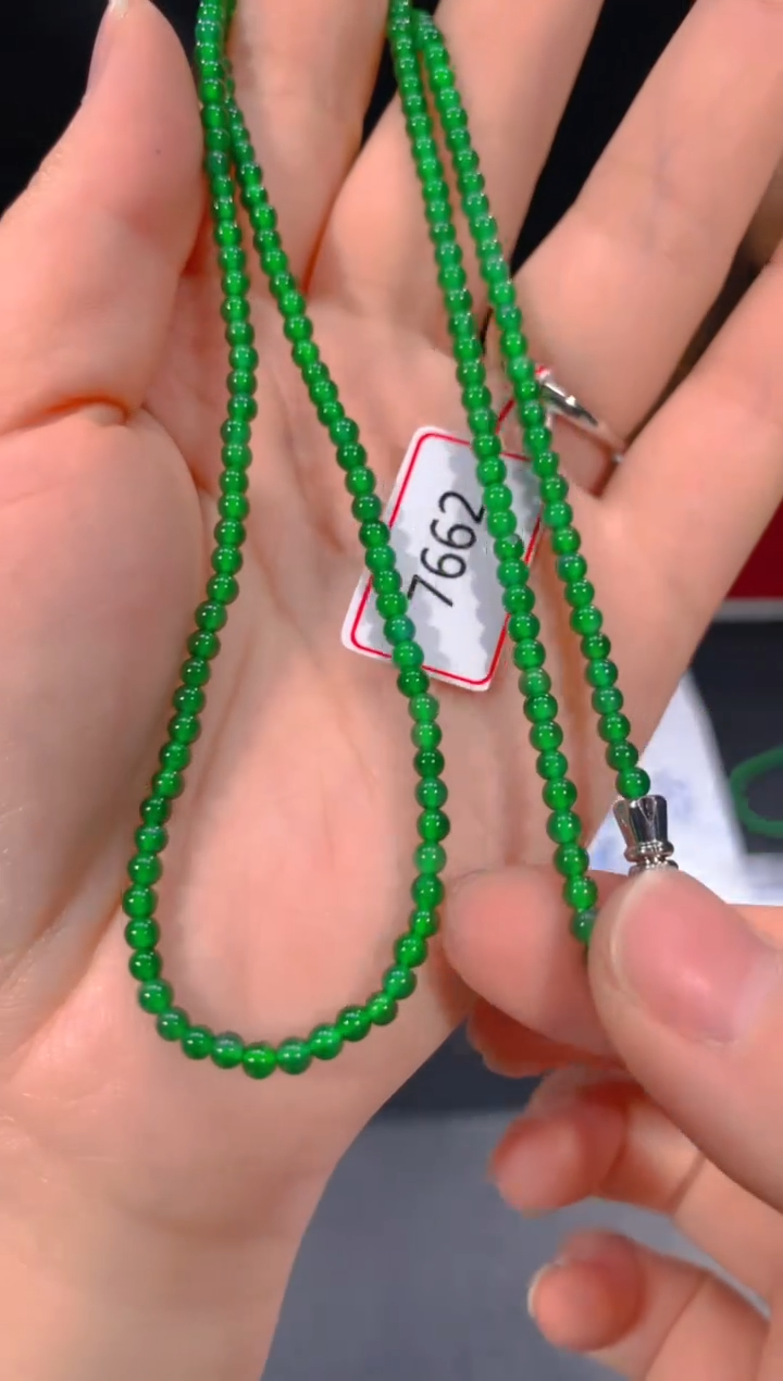 【闪购商品】定制翡翠未镶嵌43定制翡翠，多样性发货（发其一）