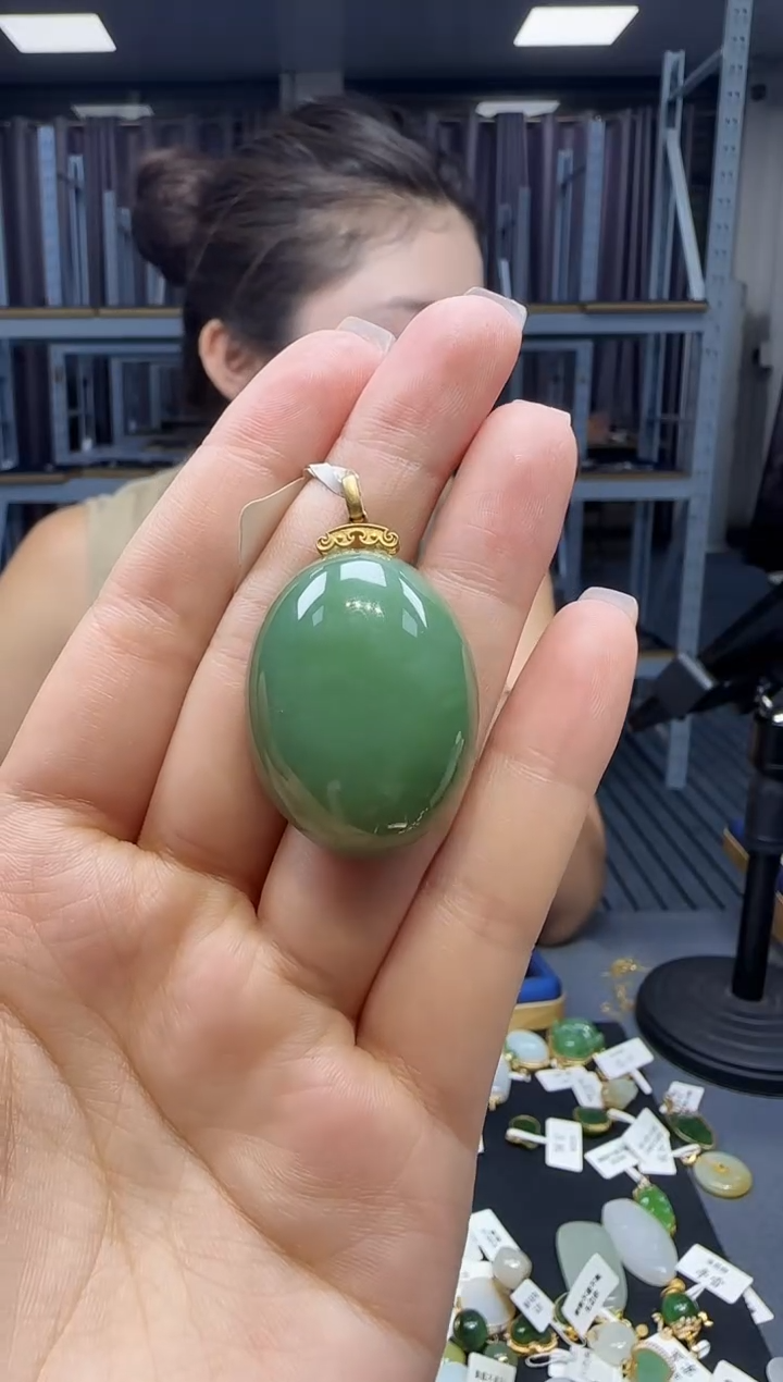 和田玉18K金镶嵌挂件1
