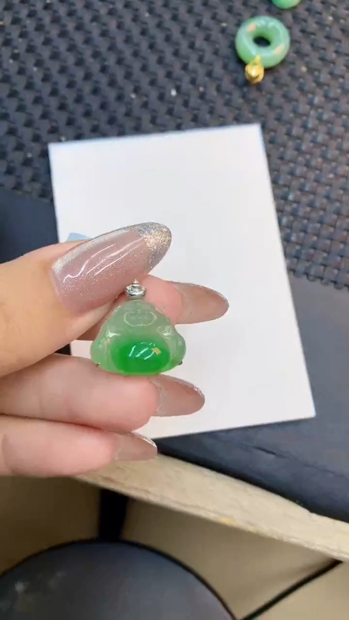 颈饰18K金镶嵌翡翠1