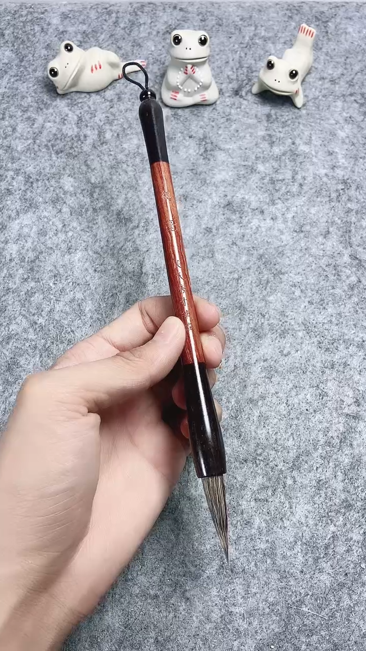 貂毫毛笔一支  出峰3.5口径1.0