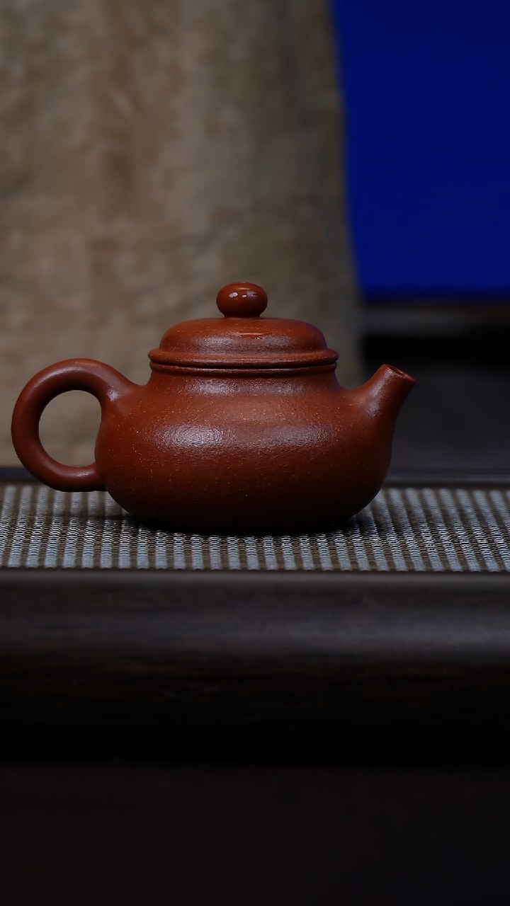 茶壶紫砂容天 红降坡 0829