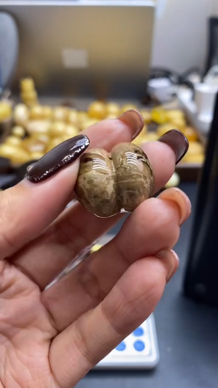 琥珀未镶嵌珠宝奇石725