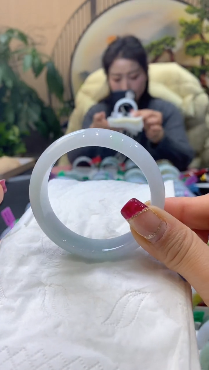 【闪购商品】翡翠手镯未镶嵌99919060