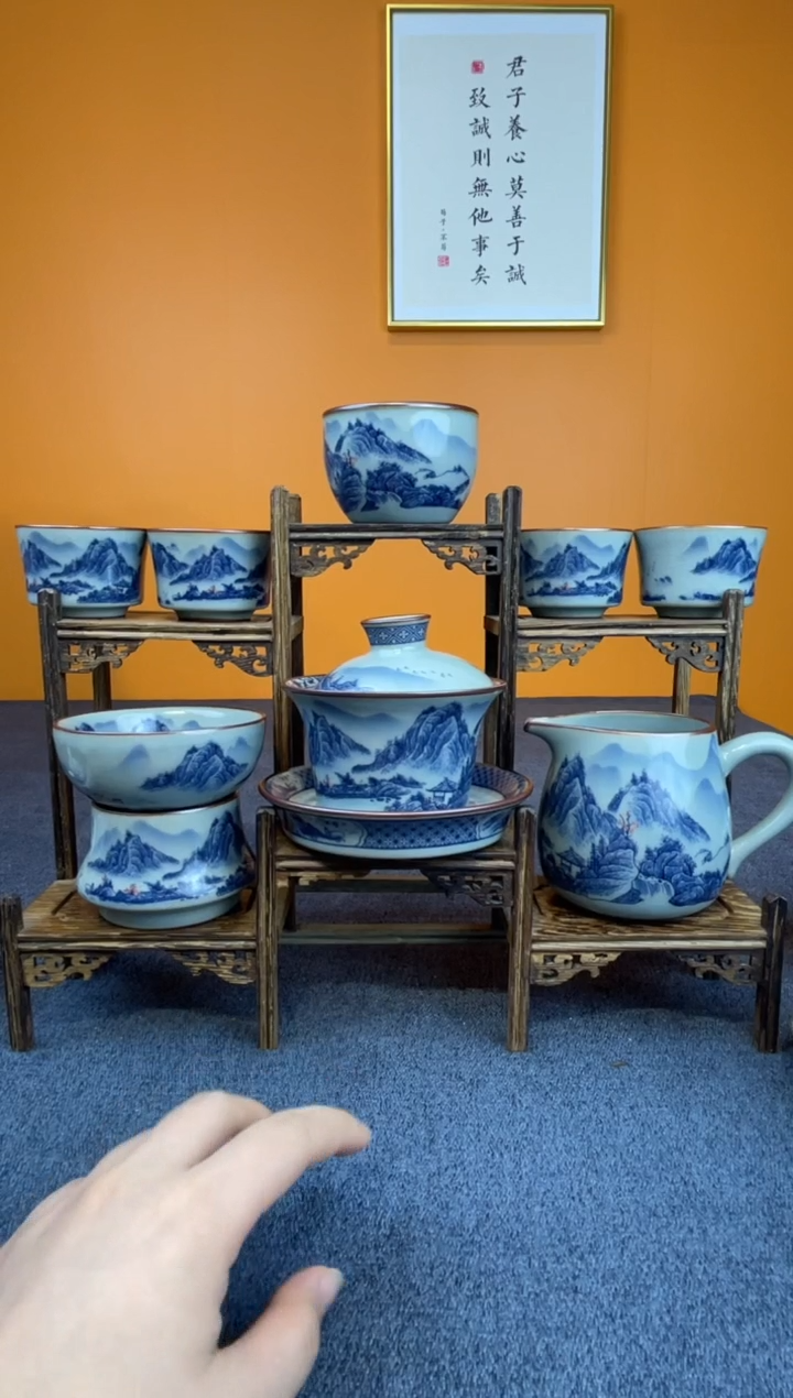 吴*子景德镇釉里红公道杯