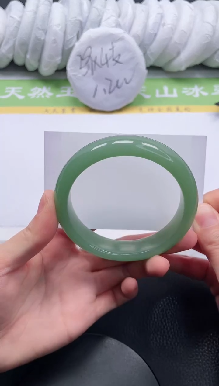 【闪购商品】石英质玉手镯未镶嵌A127-62+