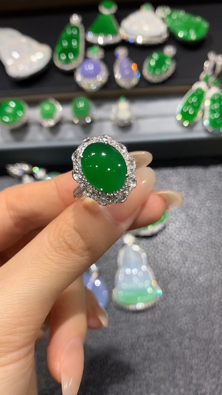 【闪购商品】翡翠戒指18K金镶嵌50团购