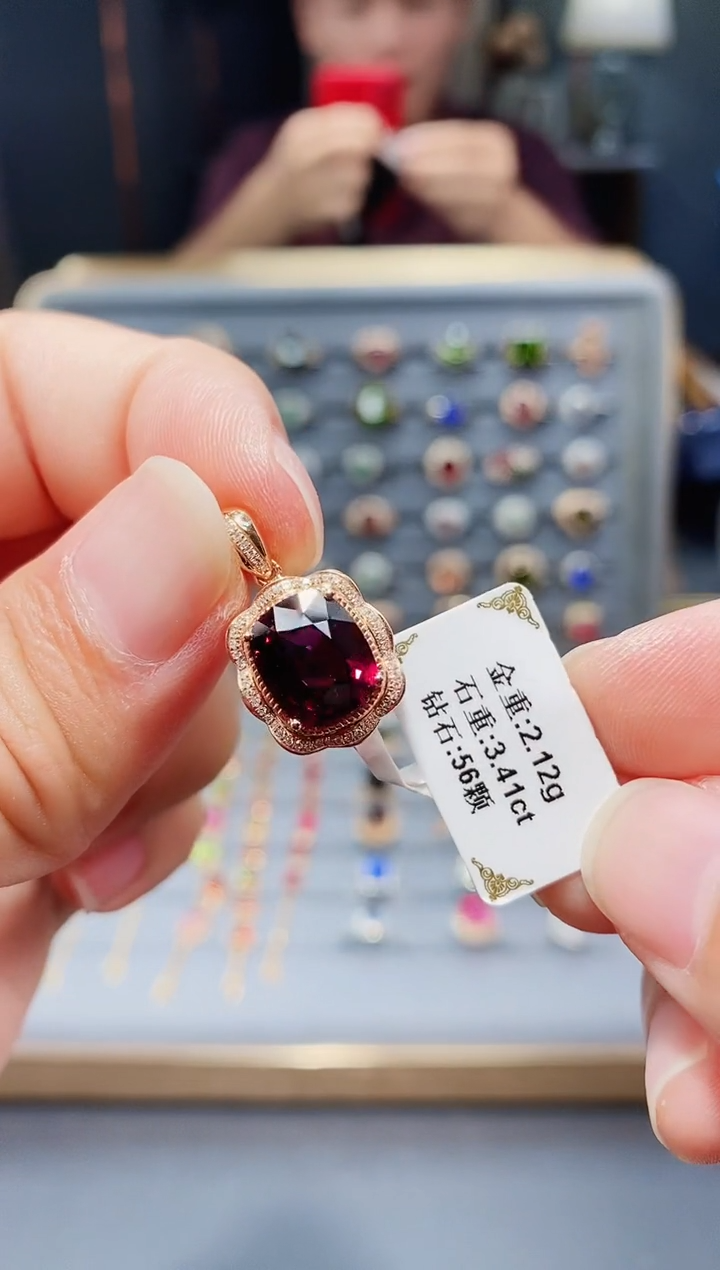 颈饰18K金镶嵌碧玺3.41.