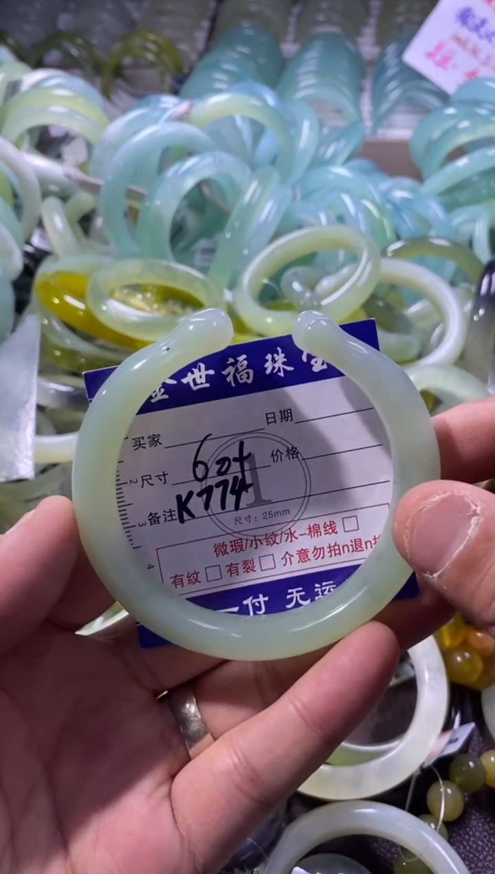 未镶嵌蛇纹石玉手镯1