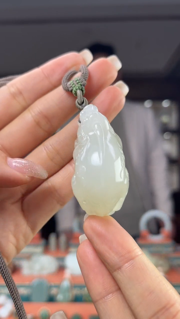 颈饰未镶嵌和田玉佩佩