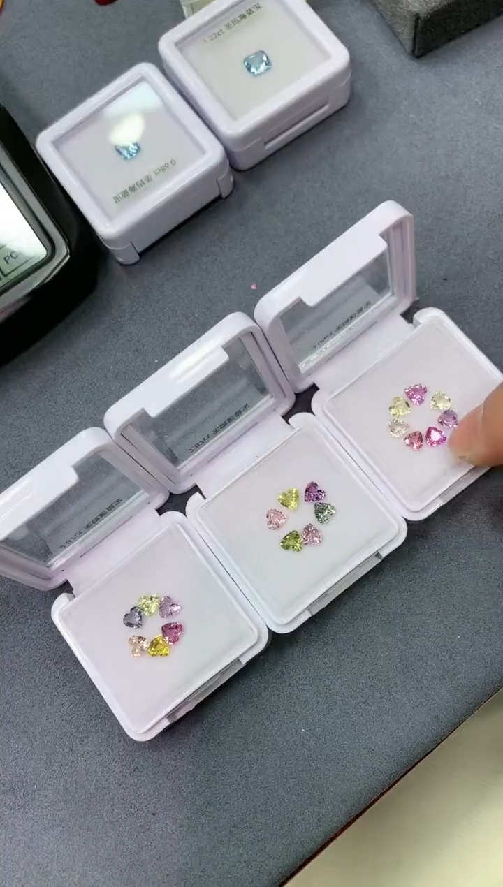 【闪购商品】蓝宝石裸石未镶嵌爱心一组 35