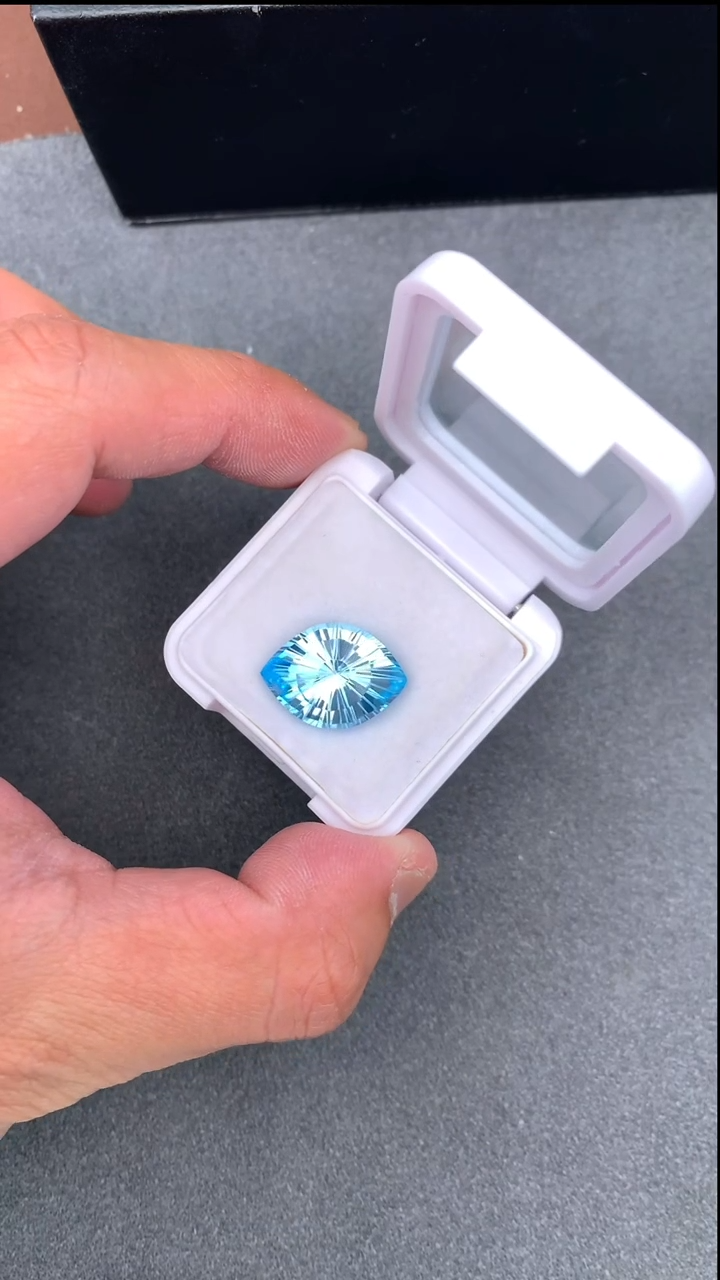 【闪购商品】托帕石裸石未镶嵌13.98克拉