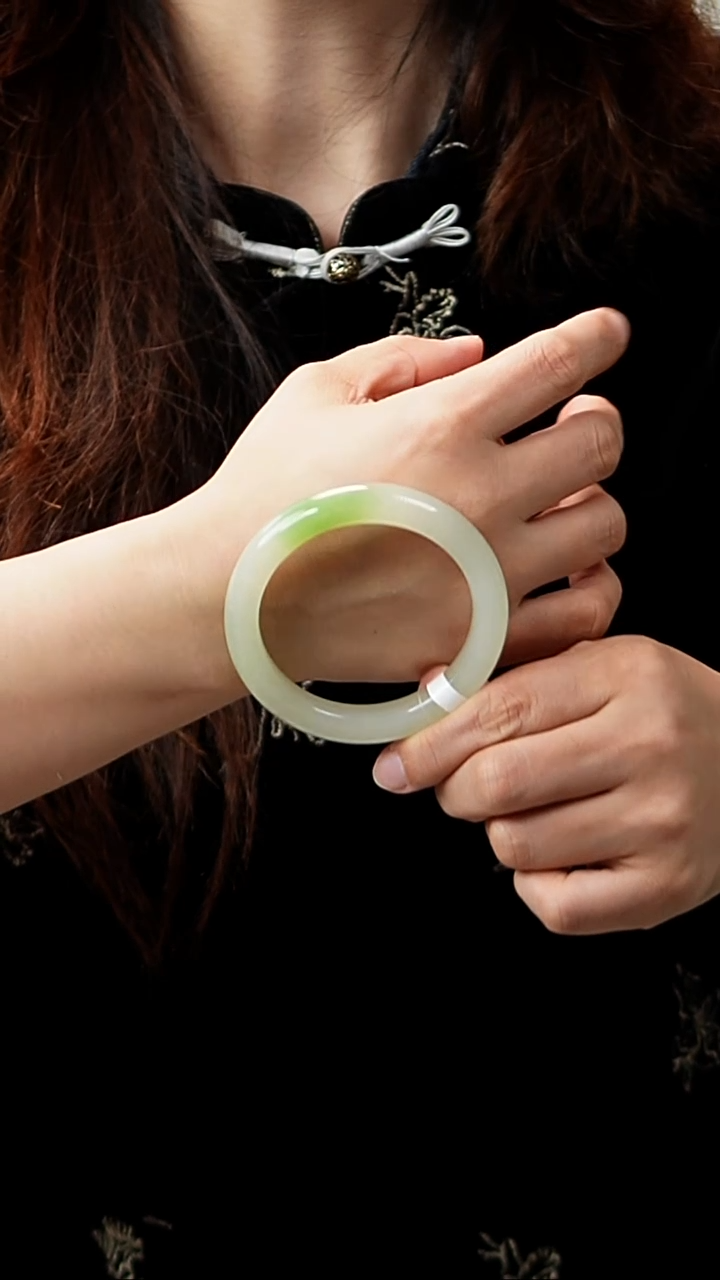 【闪购商品】和田玉手镯未镶嵌58翠青白底一口翠