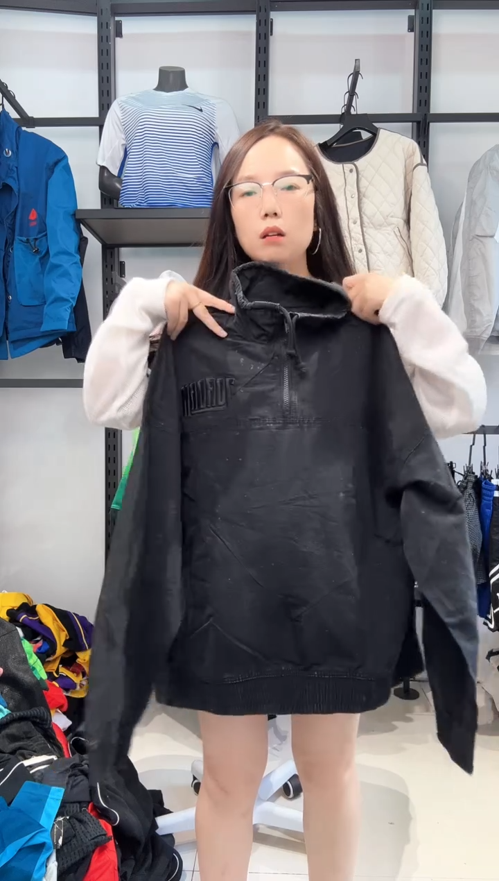 2456   编码  耐克卫衣服饰过款为准 尺码XL