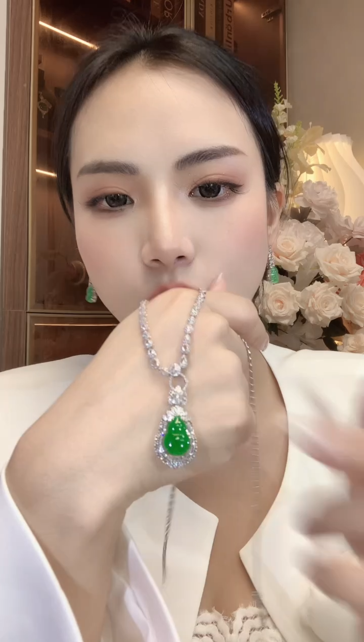 【闪购商品】翡翠吊坠(不含链)18K金镶嵌D61