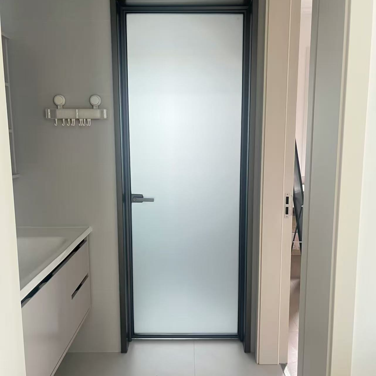 卫生间平开式淋浴房