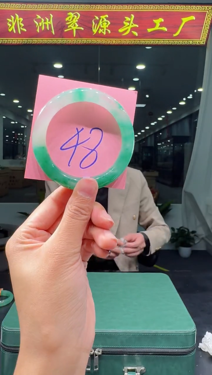 【闪购商品】石英质玉手镯未镶嵌天然A货 非洲翠 手镯（单品）