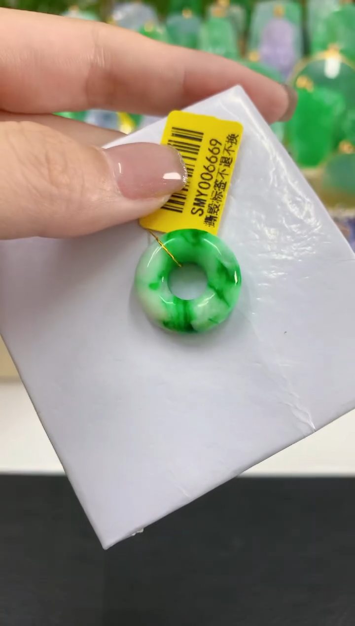 吊坠(不含链)未镶嵌翡翠挂件