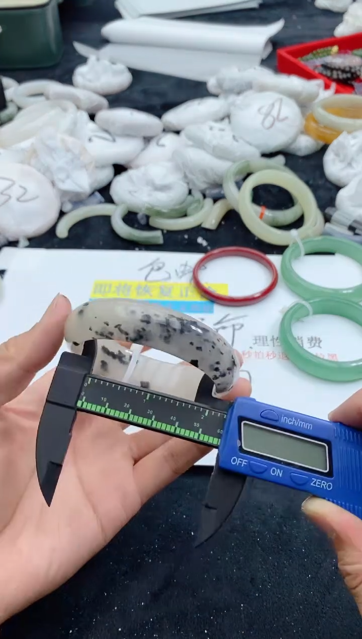 【闪购商品】石英质玉手镯未镶嵌262