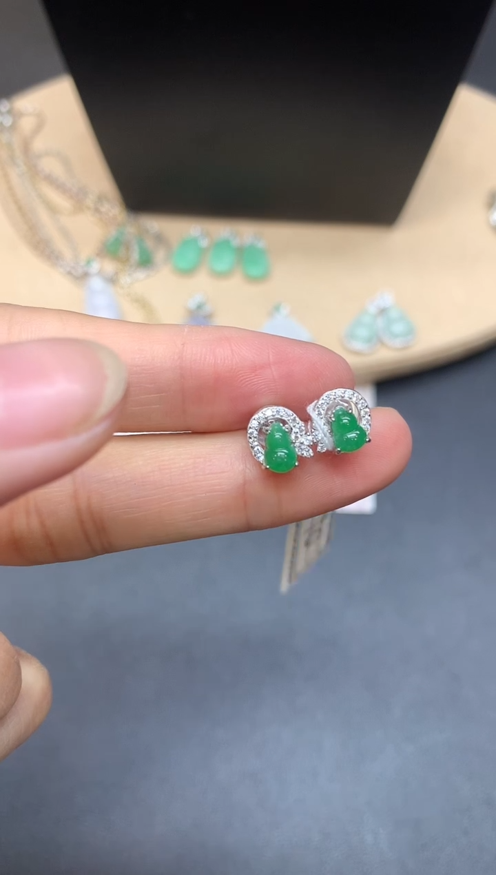 【闪购商品】翡翠耳饰银S925镶嵌葫芦【无服务费】