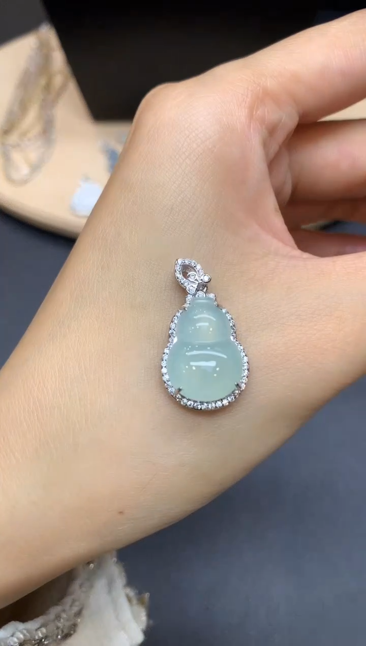 【闪购商品】翡翠吊坠(不含链)银S925镶嵌葫芦【多样性发其一】
