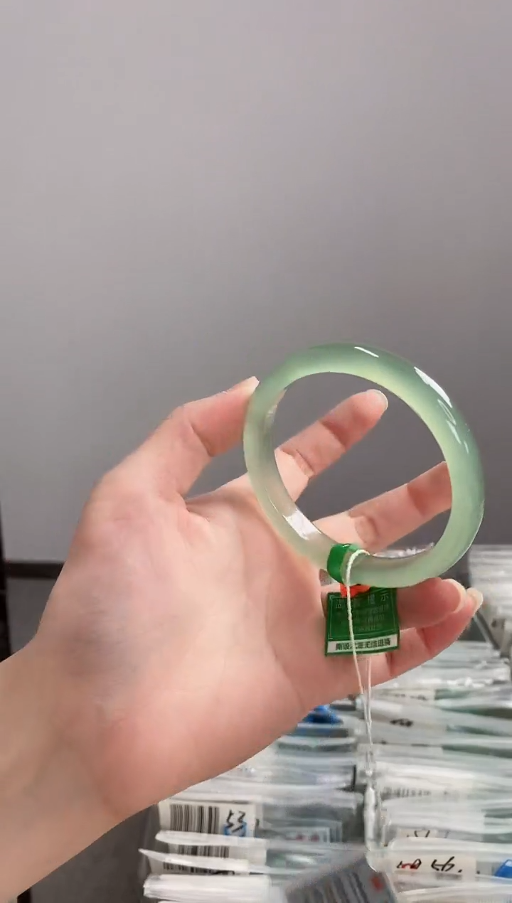 玛瑙/玉髓手镯未镶嵌60-61圈口