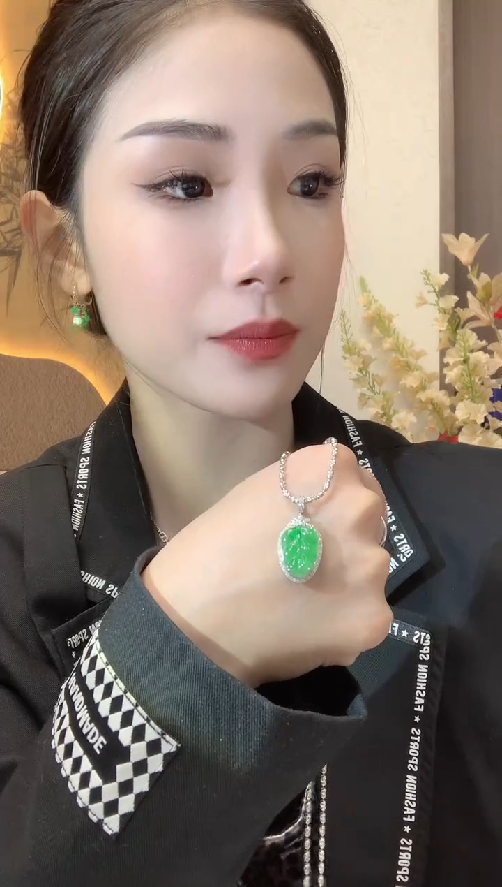 【闪购商品】翡翠吊坠(不含链)18K金镶嵌A10