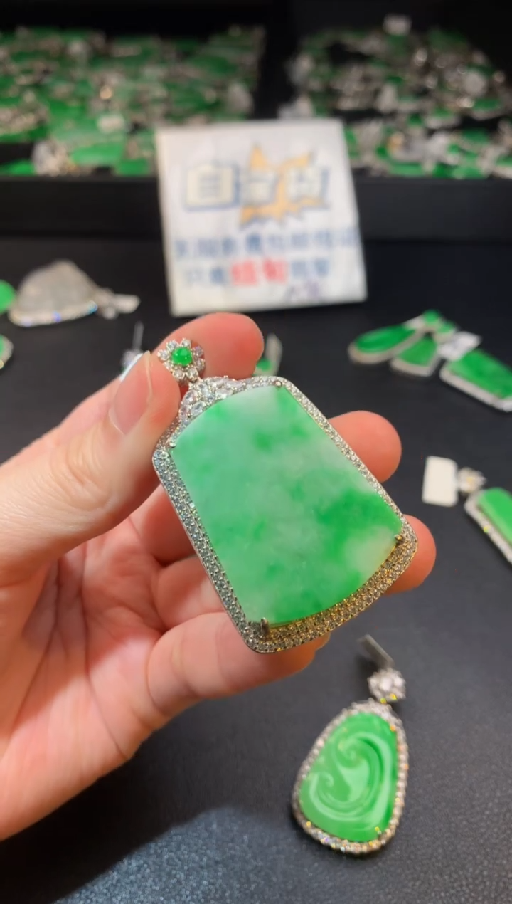 【闪购商品】翡翠颈饰银S925镶嵌翡翠