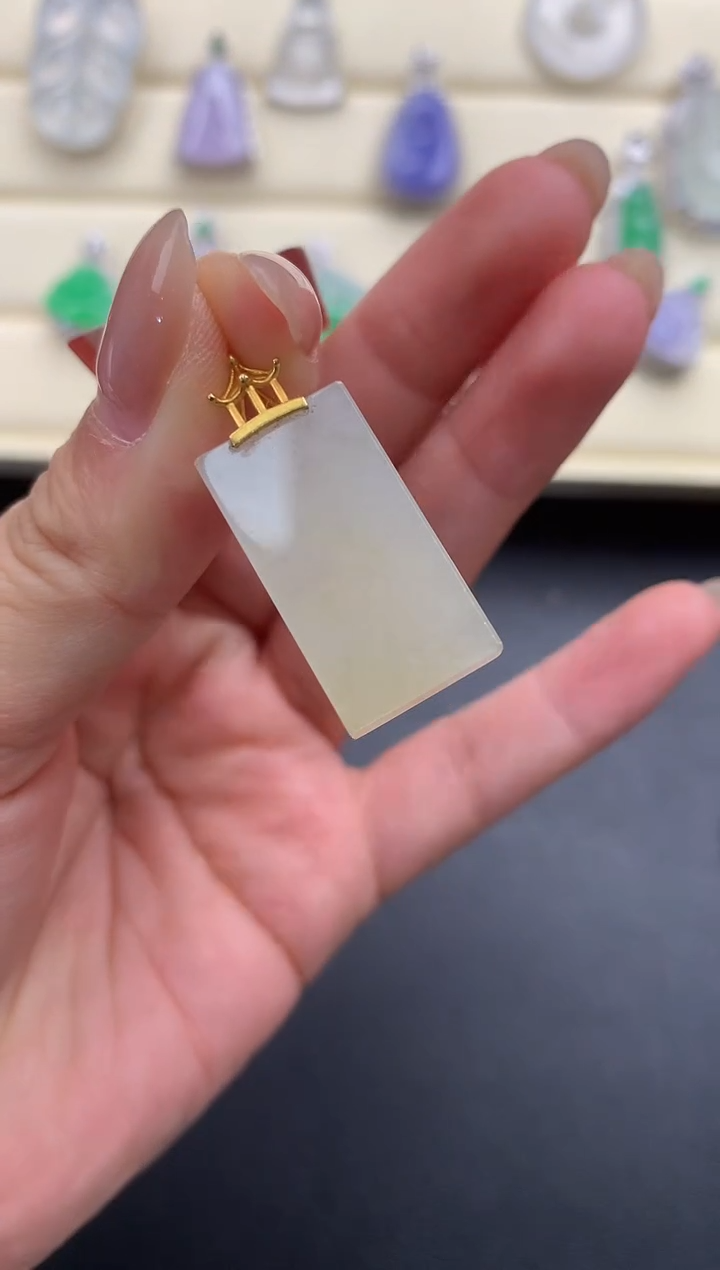 【闪购商品】翡翠颈饰18K金镶嵌Q842     