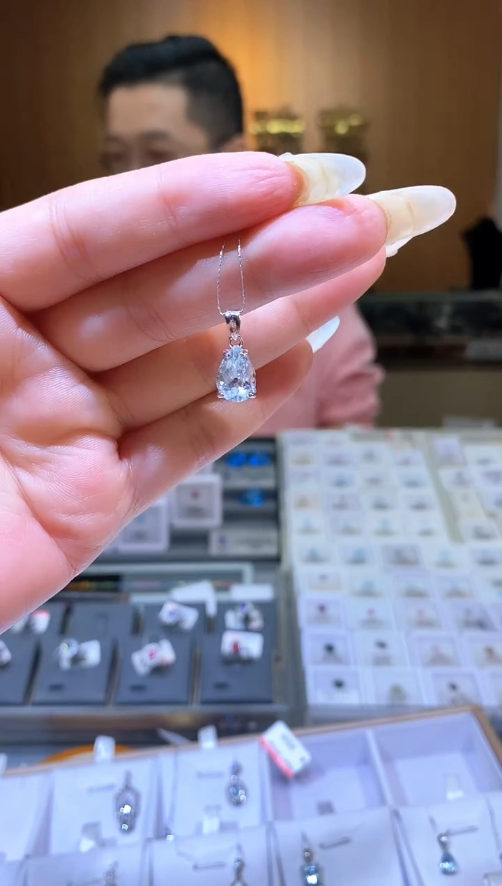 【闪购商品】海蓝宝石吊坠(赠链)银S925镶嵌天然海蓝宝吊坠