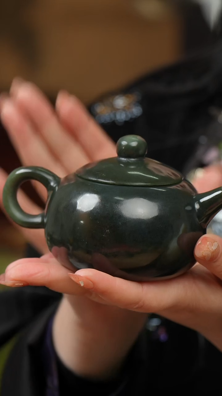 未镶嵌和田玉摆件茶壶