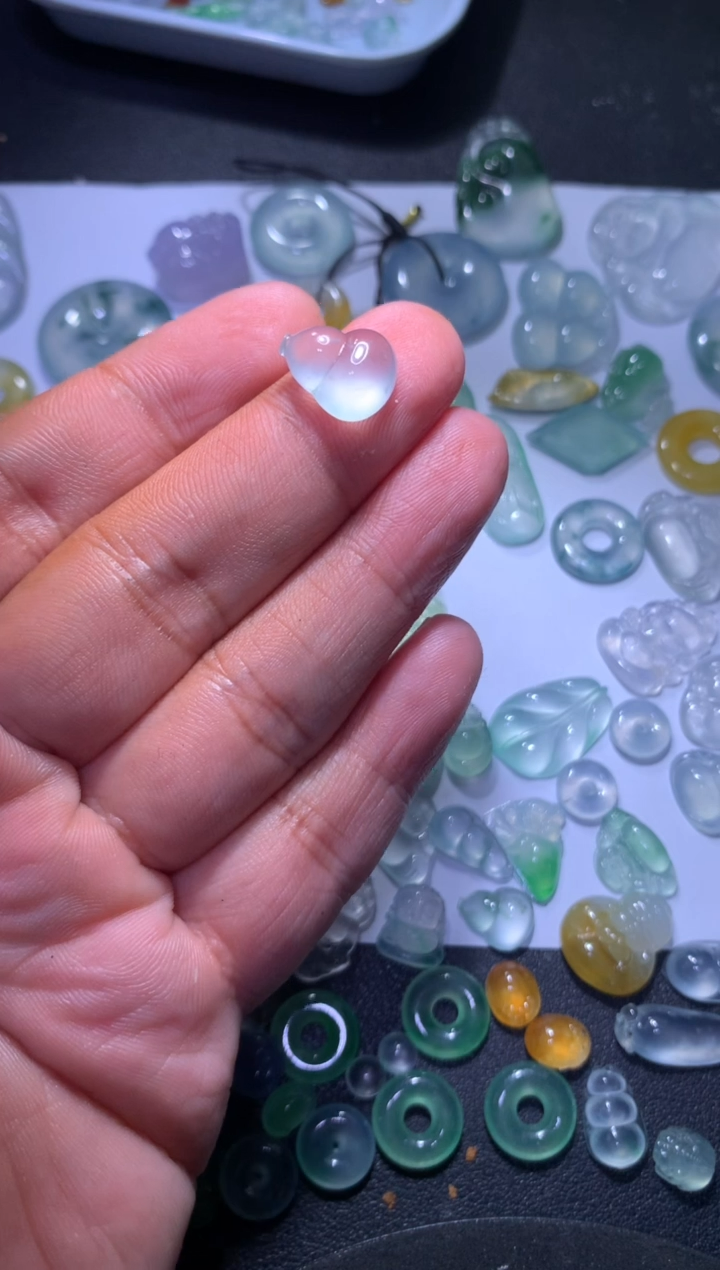 【闪购商品】翡翠颈饰未镶嵌葫芦